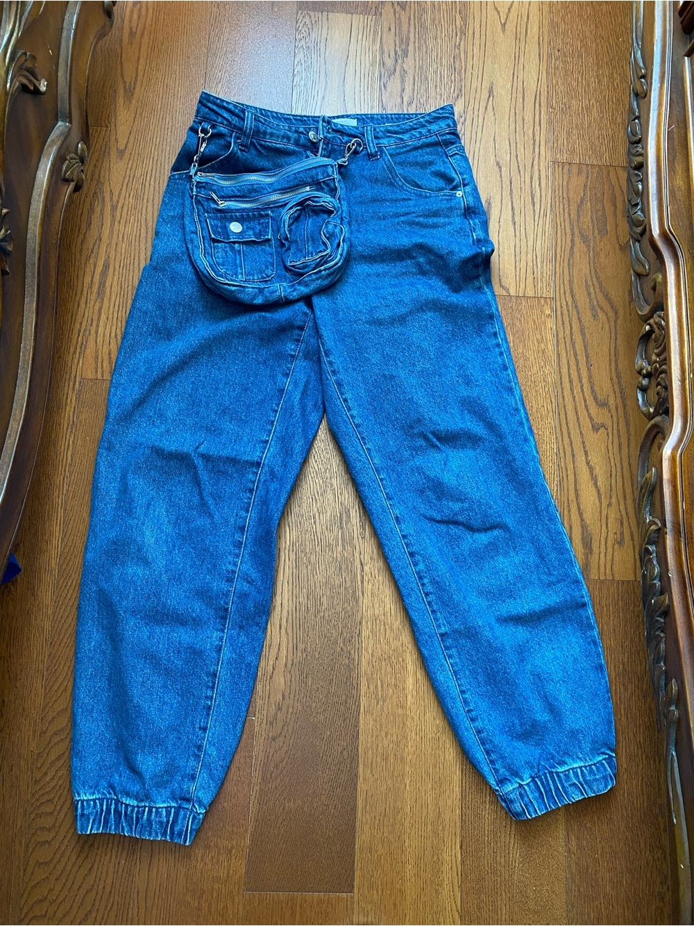 High-waisted blue denim jeans with removable pouch